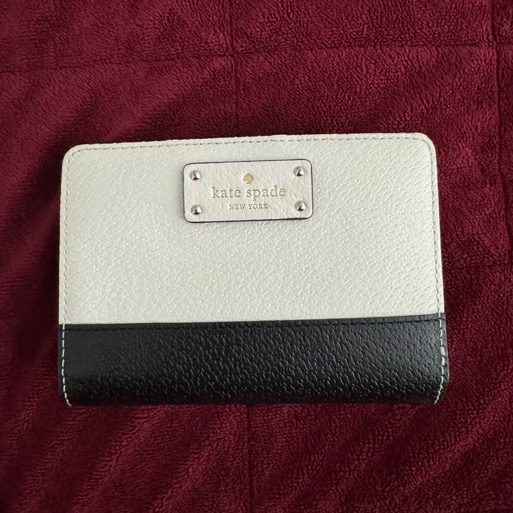 Kate Spade Bi-fold {black & cream} wallet